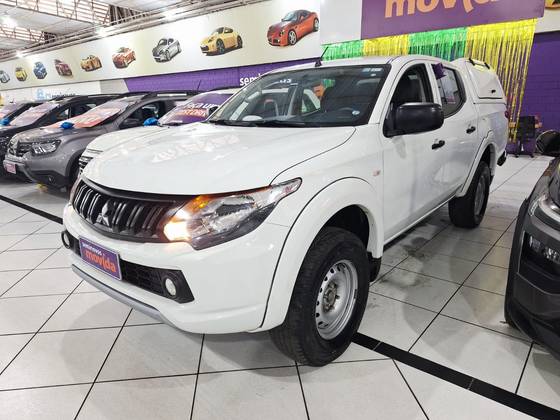 MITSUBISHI L200 TRITON 2.4 16V TURBO DIESEL GL CD 4X4 MANUAL MITSUBISHI L200 TRITON 2.4 16V TURBO DIESEL GL CD 4X4 MANUAL